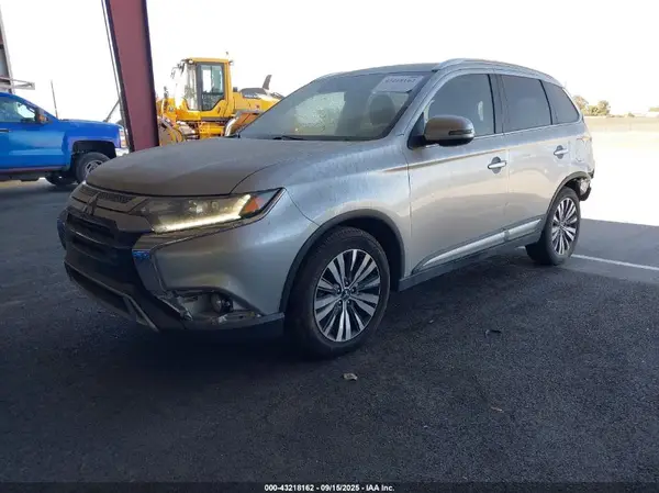 JA4AZ3A3XLJ000889 2020 MITSUBISHI OUTLANDER - Image 2