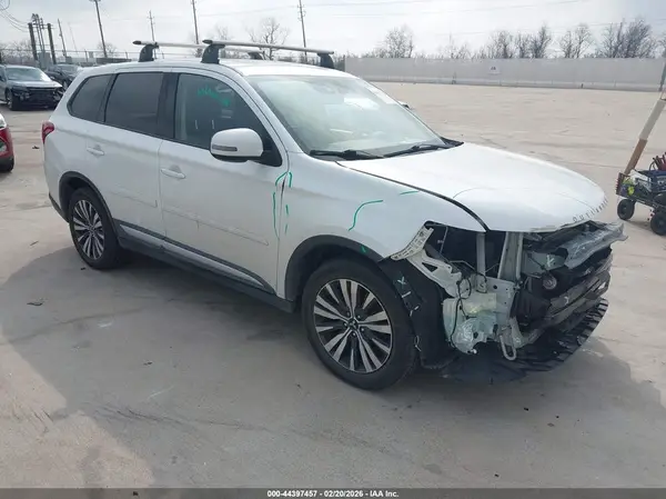 JA4AZ3A3XLZ010887 2020 MITSUBISHI OUTLANDER - Image 1