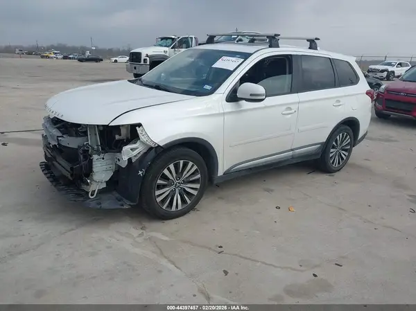 JA4AZ3A3XLZ010887 2020 MITSUBISHI OUTLANDER - Image 2