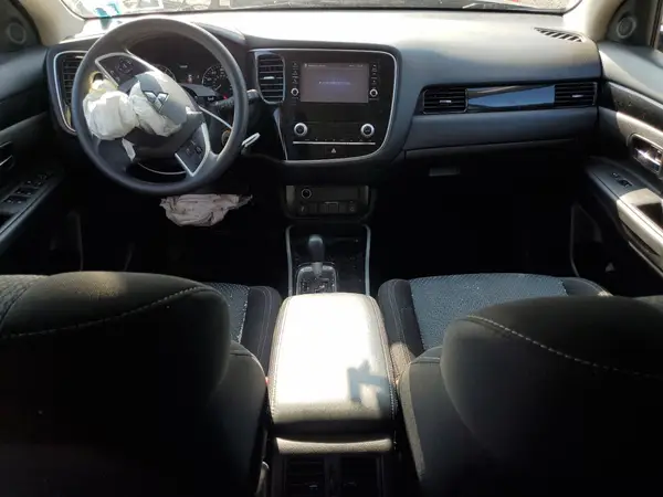 JA4AZ3A3XLZ017421 2020 MITSUBISHI OUTLANDER - Image 8