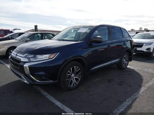 JA4AZ3A3XLZ038656 2020 MITSUBISHI OUTLANDER - Image 2