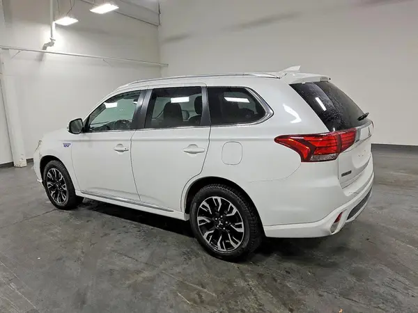 JA4J24A50JZ029022 2018 MITSUBISHI OUTLANDER - Image 2