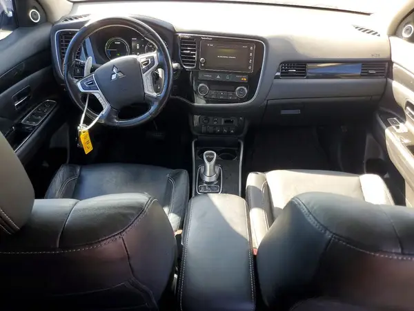 JA4J24A50JZ057208 2018 MITSUBISHI OUTLANDER - Image 8