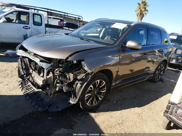 JA4J24A50JZ071836 2018 MITSUBISHI OUTLANDER - Image 2