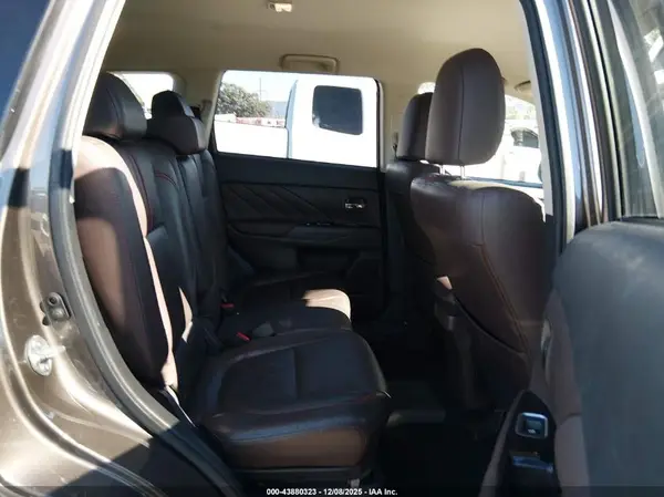 JA4J24A50JZ071836 2018 MITSUBISHI OUTLANDER - Image 8