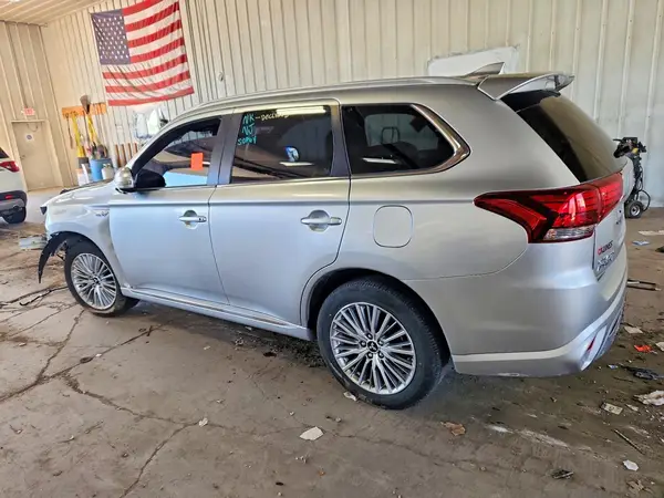 JA4J24A50LZ029153 2020 MITSUBISHI OUTLANDER - Image 2
