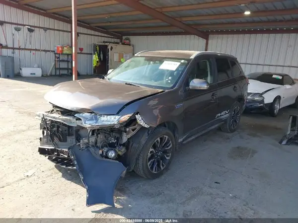 JA4J24A51JZ055273 2018 MITSUBISHI OUTLANDER - Image 2