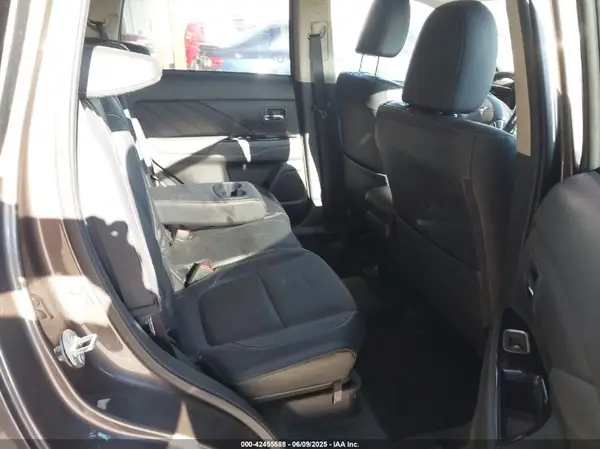 JA4J24A51JZ055273 2018 MITSUBISHI OUTLANDER - Image 8