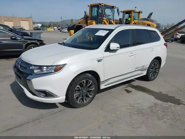 JA4J24A51JZ055371 2018 MITSUBISHI OUTLANDER - Image 2