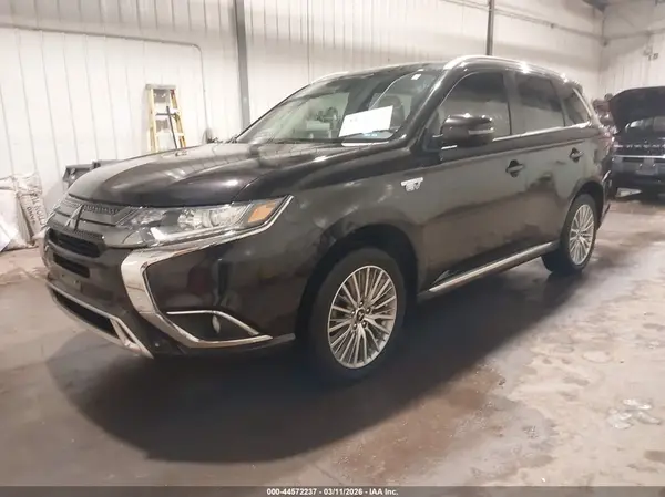 JA4J24A51LZ017724 2020 MITSUBISHI OUTLANDER - Image 2