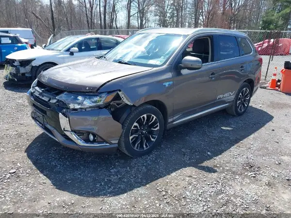 JA4J24A52JZ028518 2018 MITSUBISHI OUTLANDER - Image 2