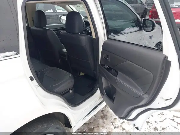 JA4J24A52JZ030415 2018 MITSUBISHI OUTLANDER - Image 8