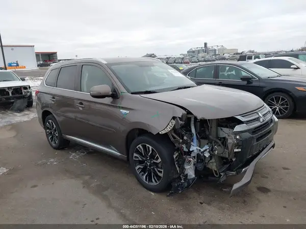 JA4J24A52JZ030768 2018 MITSUBISHI OUTLANDER - Image 1