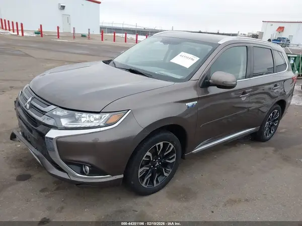 JA4J24A52JZ030768 2018 MITSUBISHI OUTLANDER - Image 2