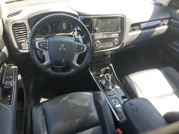 JA4J24A52JZ031001 2018 MITSUBISHI OUTLANDER - Image 8