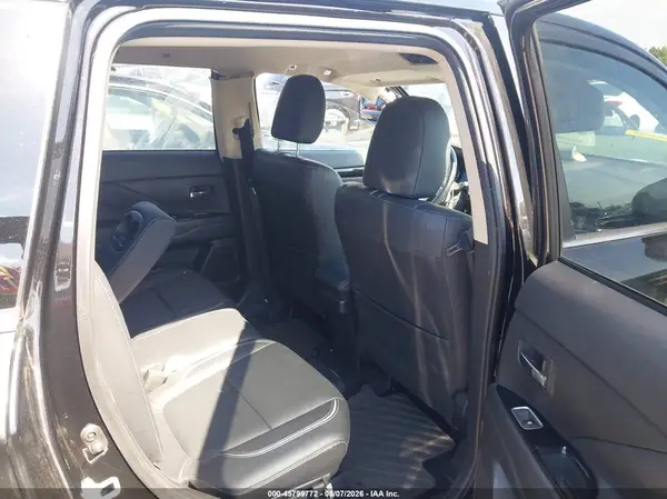 JA4J24A52JZ031421 2018 MITSUBISHI OUTLANDER - Image 8
