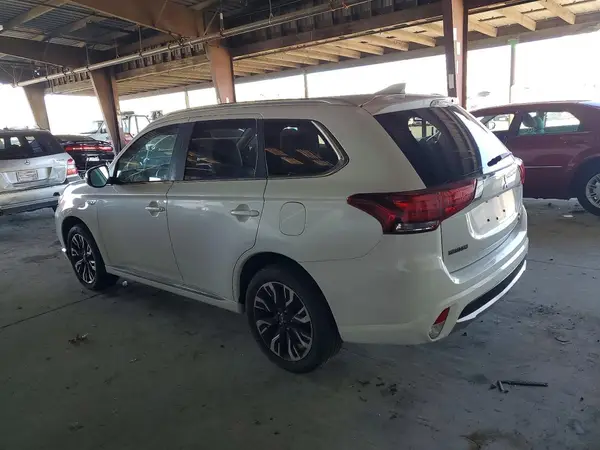 JA4J24A52JZ070056 2018 MITSUBISHI OUTLANDER - Image 2