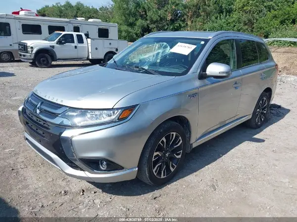 JA4J24A53JZ028267 2018 MITSUBISHI OUTLANDER - Image 2