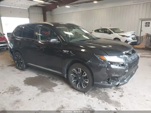 JA4J24A53JZ032142 2018 MITSUBISHI OUTLANDER - Image 1