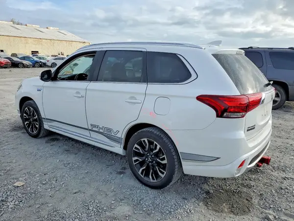 JA4J24A53JZ037129 2018 MITSUBISHI OUTLANDER - Image 2