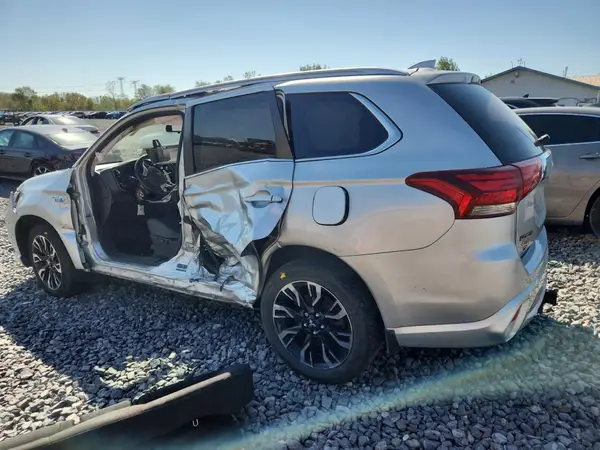 JA4J24A53JZ608201 2018 MITSUBISHI OUTLANDER - Image 2