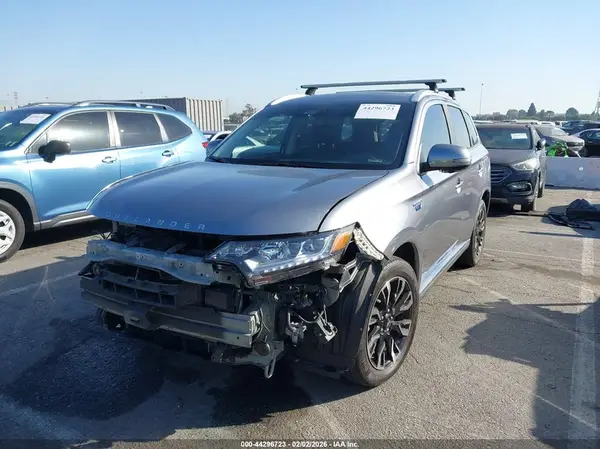 JA4J24A55JZ028982 2018 MITSUBISHI OUTLANDER - Image 2