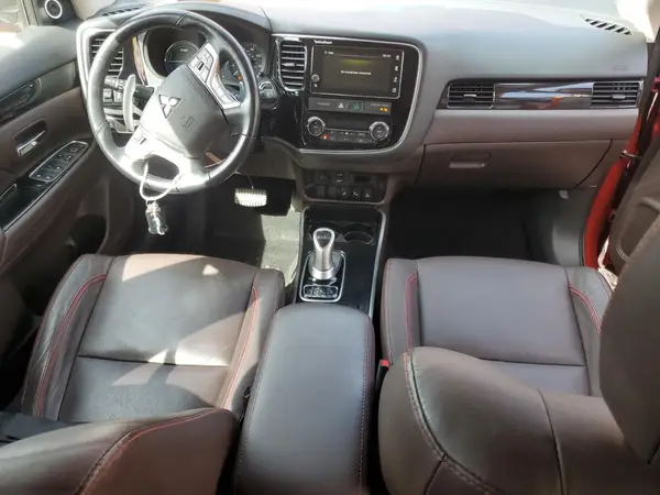 JA4J24A55JZ031705 2018 MITSUBISHI OUTLANDER - Image 8