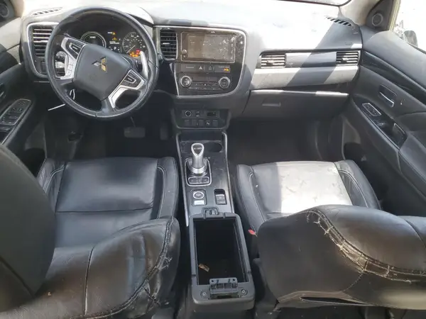 JA4J24A56JZ028053 2018 MITSUBISHI OUTLANDER - Image 8