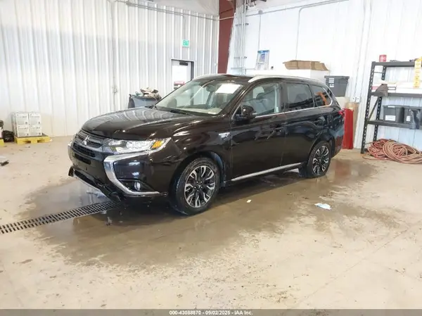 JA4J24A56JZ030739 2018 MITSUBISHI OUTLANDER - Image 2