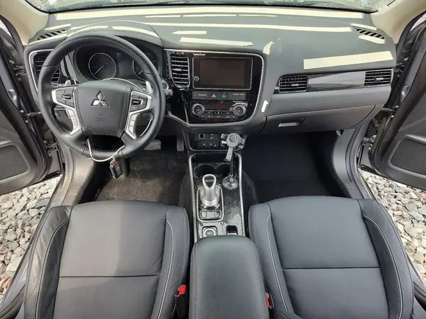 JA4J24A56JZ057018 2018 MITSUBISHI OUTLANDER - Image 8