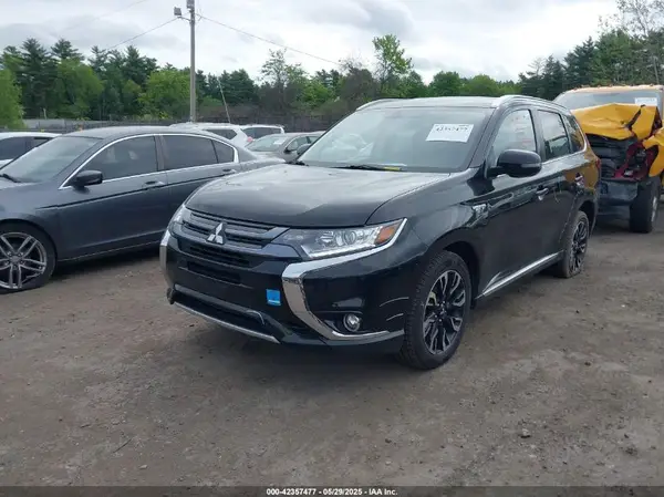 JA4J24A56JZ061182 2018 MITSUBISHI OUTLANDER - Image 2