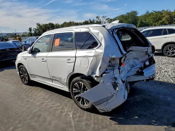 JA4J24A56JZ061909 2018 MITSUBISHI OUTLANDER - Image 2