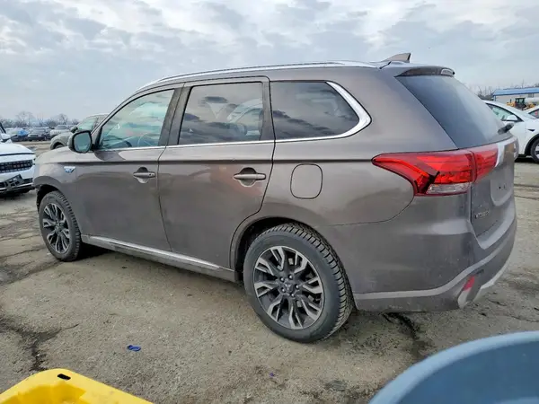 JA4J24A56JZ069895 2018 MITSUBISHI OUTLANDER - Image 2