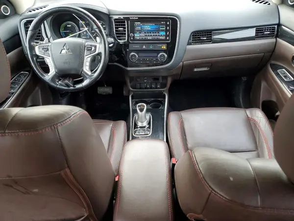 JA4J24A56JZ069895 2018 MITSUBISHI OUTLANDER - Image 8