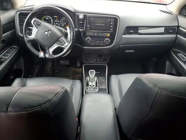 JA4J24A56JZ612033 2018 MITSUBISHI OUTLANDER - Image 8