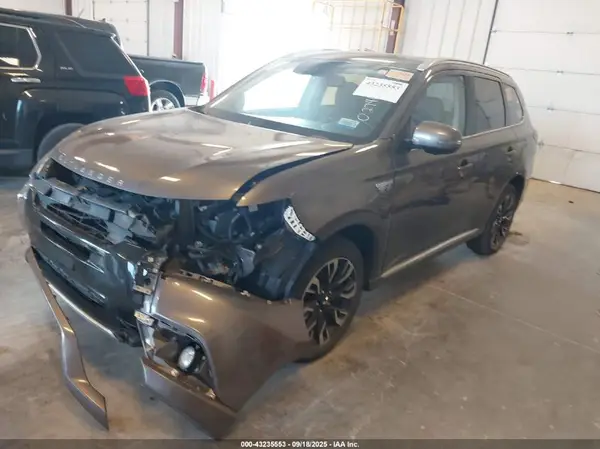 JA4J24A57JZ027462 2018 MITSUBISHI OUTLANDER - Image 2