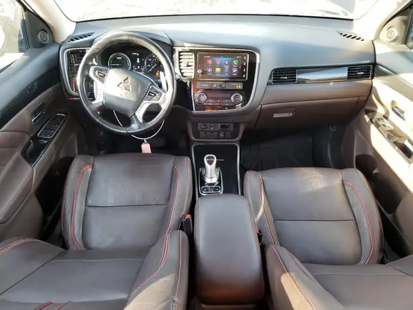 JA4J24A57JZ029390 2018 MITSUBISHI OUTLANDER - Image 8