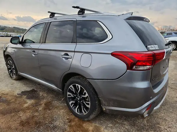 JA4J24A57JZ071087 2018 MITSUBISHI OUTLANDER - Image 2