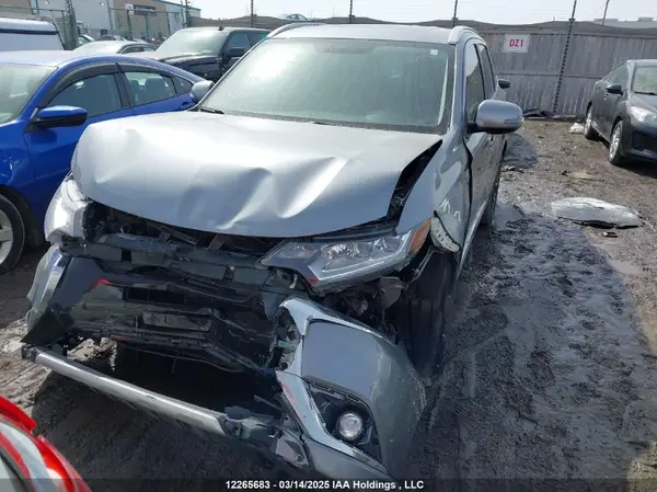 JA4J24A57JZ605754 2018 MITSUBISHI OUTLANDER - Image 2