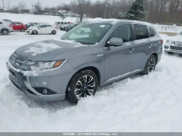JA4J24A57JZ611876 2018 MITSUBISHI OUTLANDER - Image 2