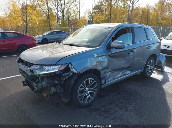 JA4J24A57JZ619721 2018 MITSUBISHI OUTLANDER - Image 2