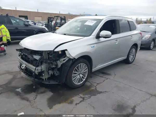 JA4J24A57KZ053951 2019 MITSUBISHI OUTLANDER - Image 2