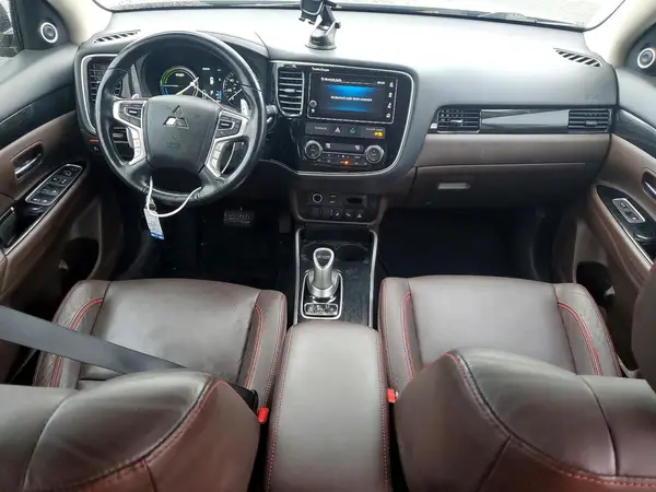 JA4J24A58JZ030757 2018 MITSUBISHI OUTLANDER - Image 8