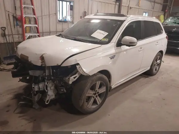 JA4J24A58JZ031505 2018 MITSUBISHI OUTLANDER - Image 2