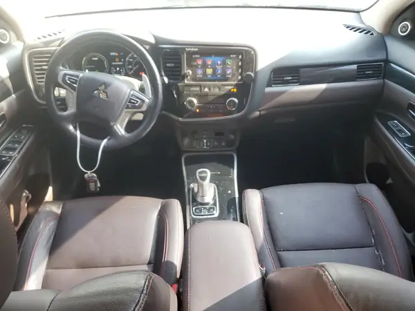 JA4J24A58JZ049048 2018 MITSUBISHI OUTLANDER - Image 8