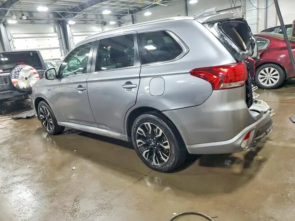 JA4J24A58JZ057621 2018 MITSUBISHI OUTLANDER - Image 2