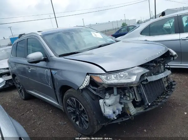 JA4J24A58JZ058655 2018 MITSUBISHI OUTLANDER - Image 1