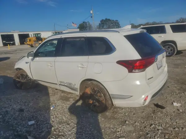 JA4J24A58JZ061684 2018 MITSUBISHI OUTLANDER - Image 2