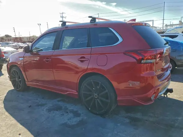 JA4J24A58JZ070014 2018 MITSUBISHI OUTLANDER - Image 2