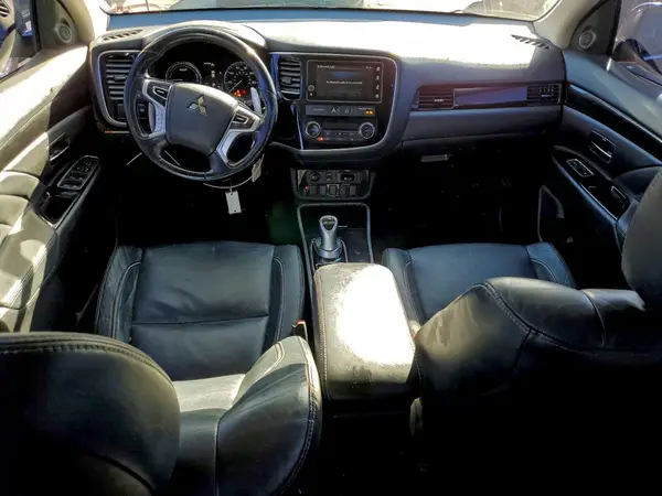 JA4J24A58JZ070014 2018 MITSUBISHI OUTLANDER - Image 8